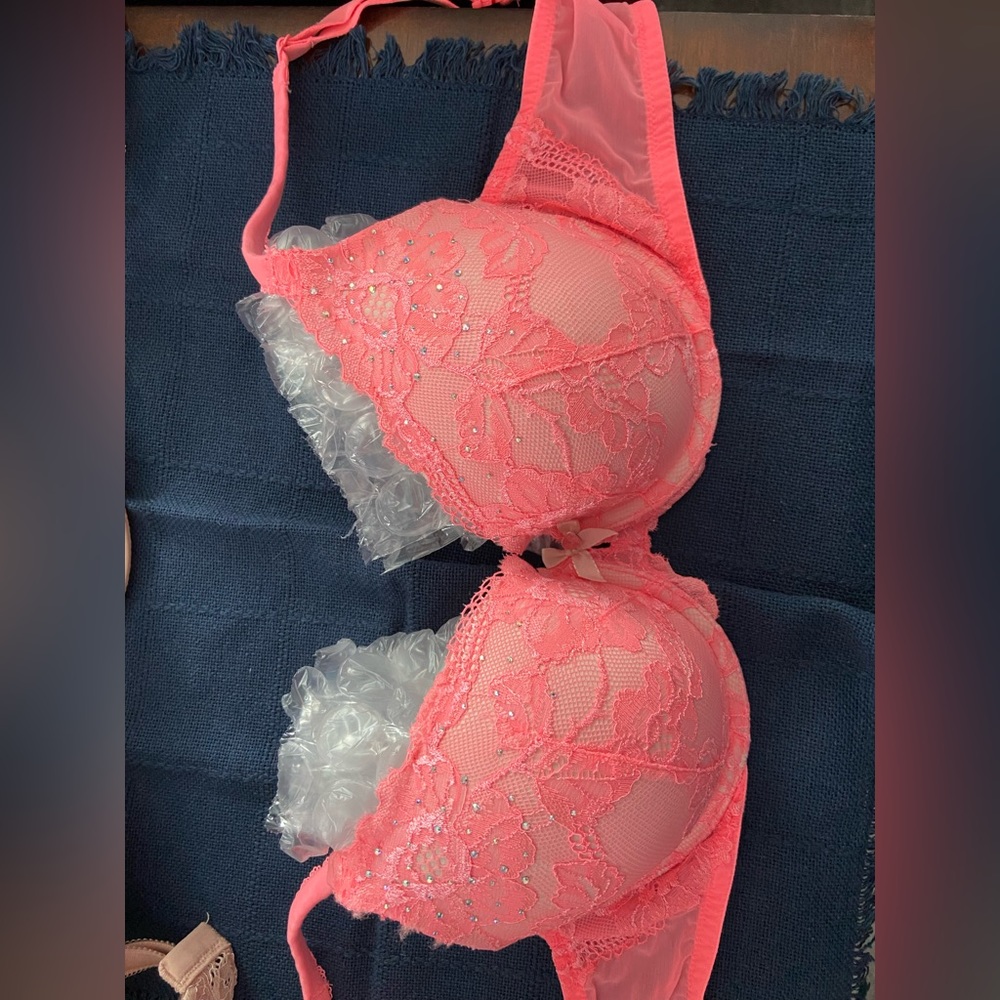 34D VS Bra